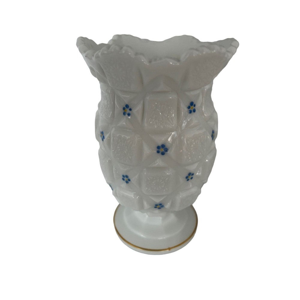 Westmoreland milk glass pedestal vase blue flower quilt patten vintage